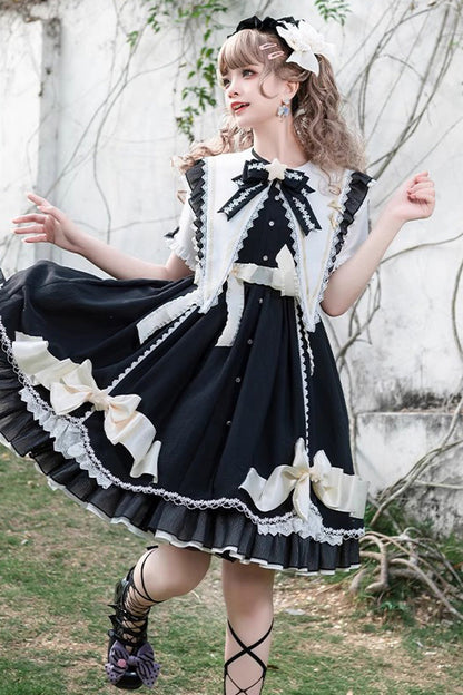Finely Styled Dress with a Classic Vintage Look