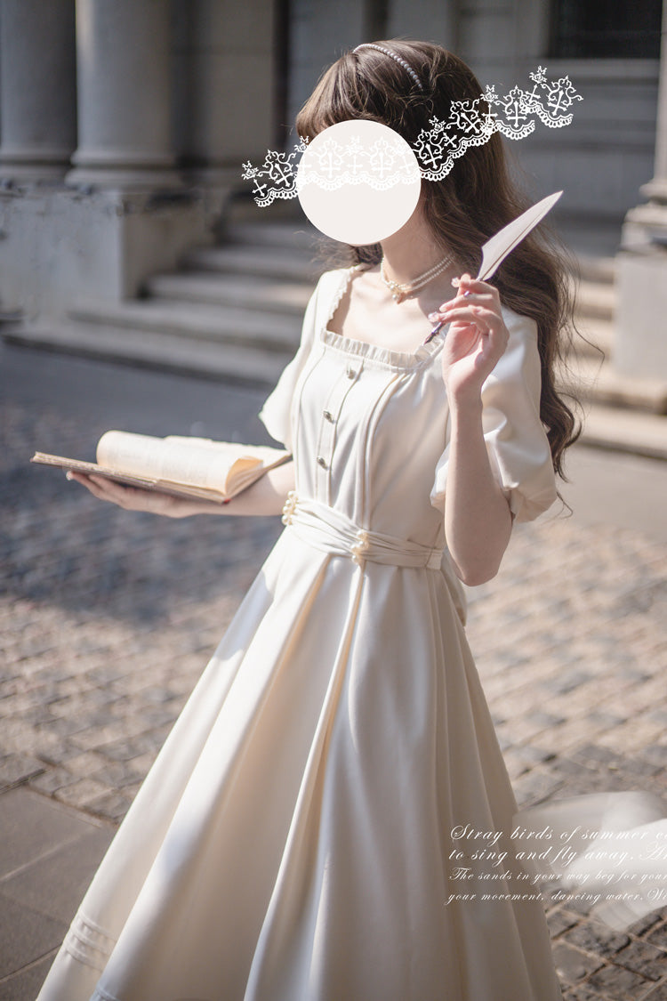 Classic Vintage Dress with a Flattering Fit