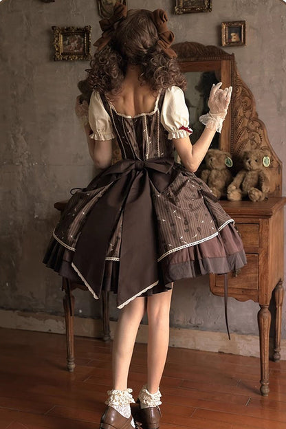 Finely Styled Dress with a Classic Vintage Look