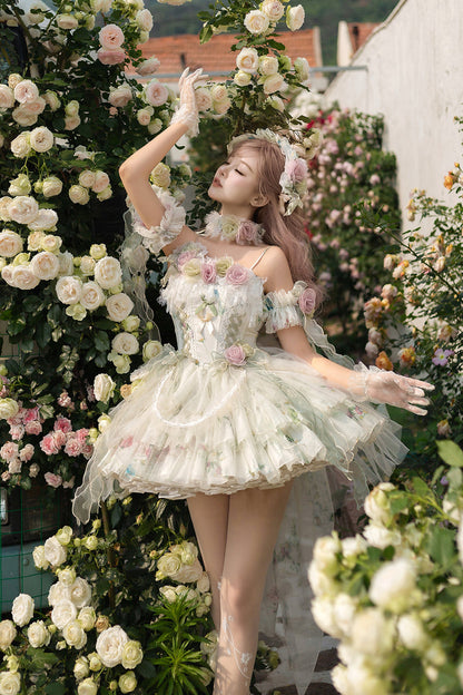 Finely Styled Dress with a Classic Vintage Look