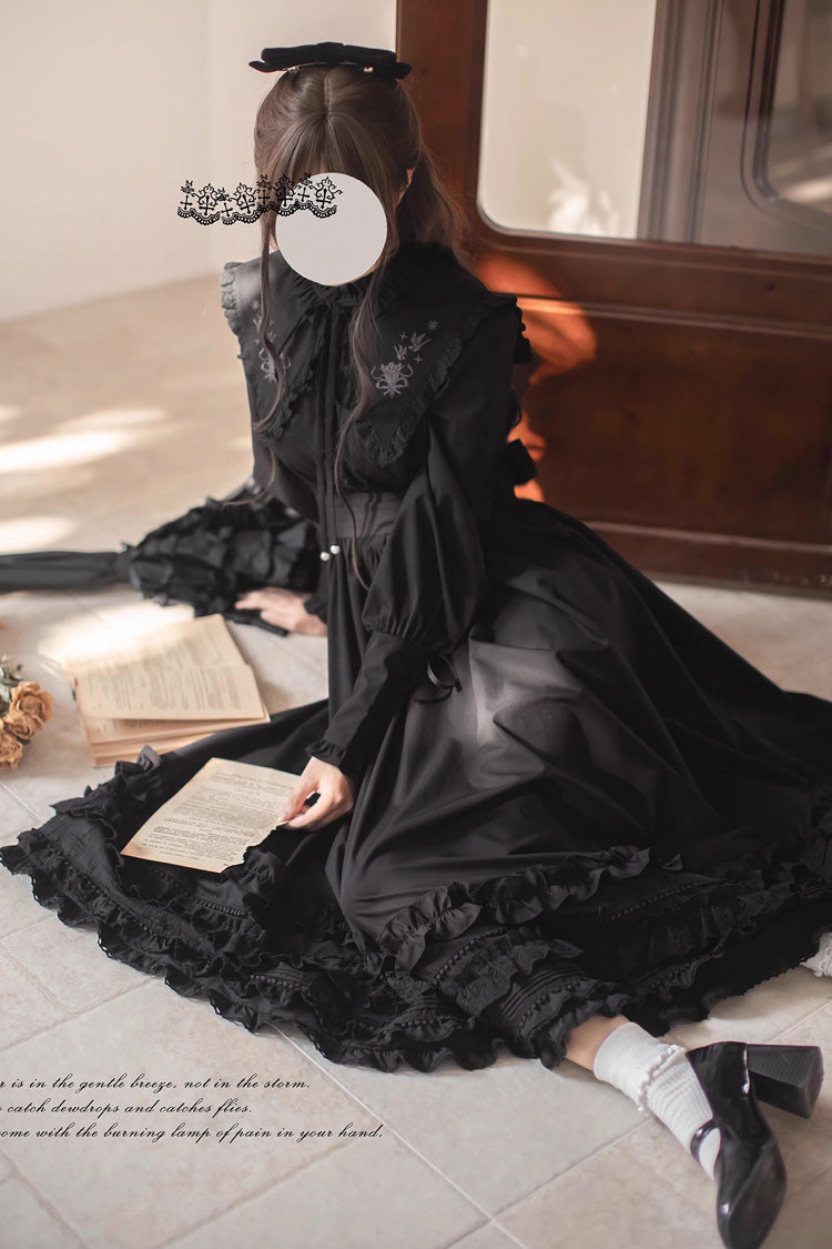 Subtly Elegant Dress with a Refined Vintage Look