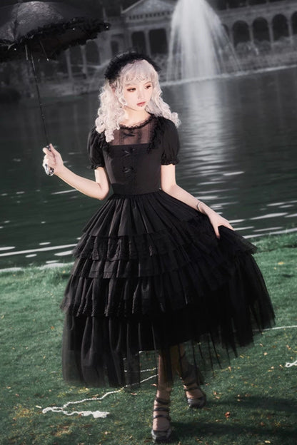Finely Styled Dress with a Classic Vintage Look