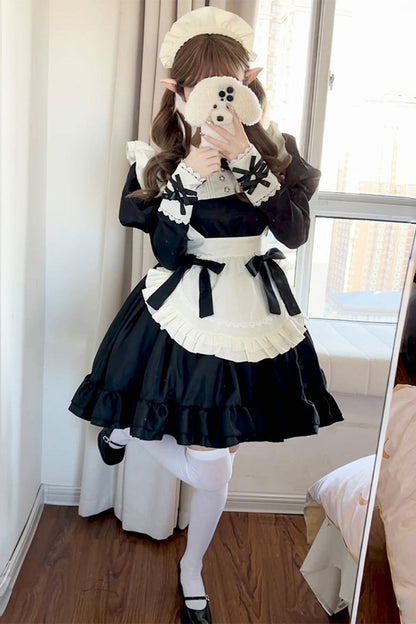 Subtly Elegant Dress with a Refined Vintage Look