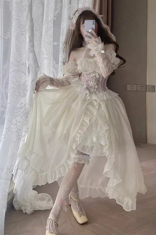 Finely Styled Dress with a Classic Vintage Look