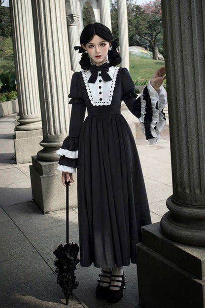 Beautifully Finished Dress in a Timeless Design