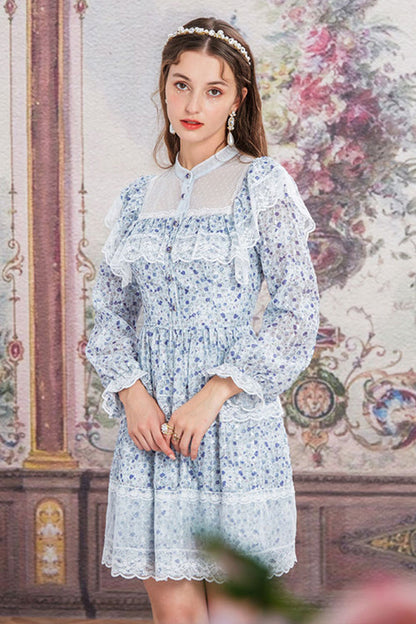 Finely Styled Dress with a Classic Vintage Look