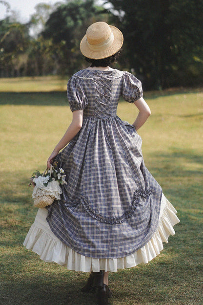 Classic Vintage Dress with a Flattering Fit